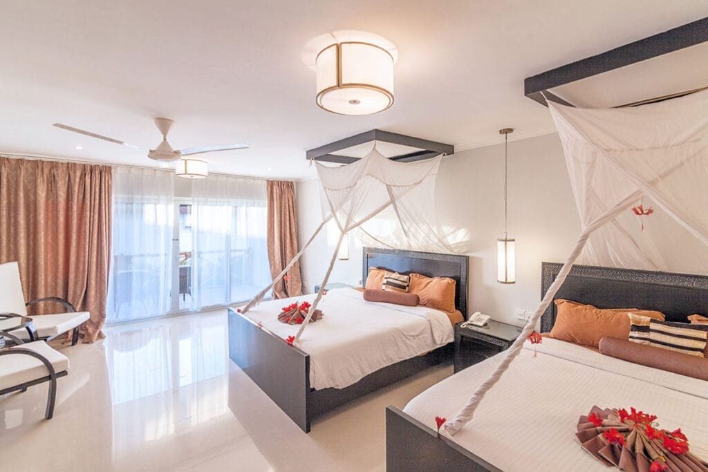 Una camera con due letti disponibile per un'offerta viaggio a Zanzibar con Alpitour.
