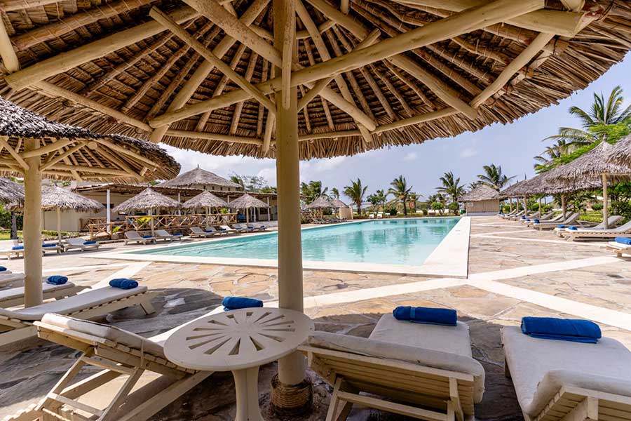 Al 7 Islands Resort gli ospiti possono godere di una splendida piscina circondata da comodi lettini e ombreggiata da ombrelloni.