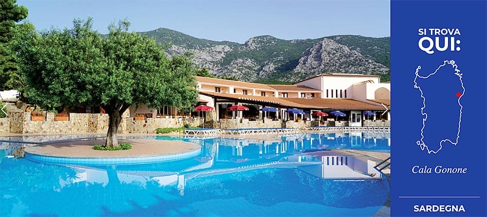 Villaggio turistico con piscina nel Club Esse Cala Gonone, Sardegna, evidenziato da un riquadro di mappa.