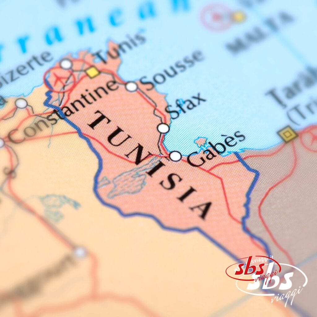 Mappa ravvicinata della Tunisia tratta da Tour Autentica Tunisia, in cui sono evidenziate città come Sfax, Gabès, Sousse e i paesi limitrofi.
